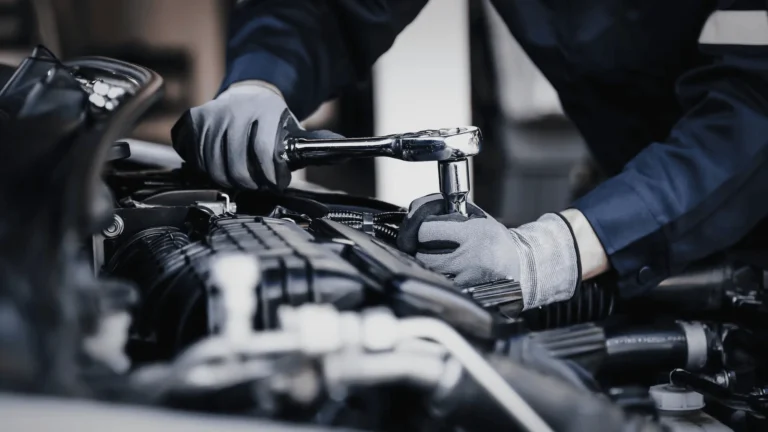 Kā Rīkoties, Kad Iedegas Check Engine Gaisma: Biežākie Cēloņi un Risinājumi